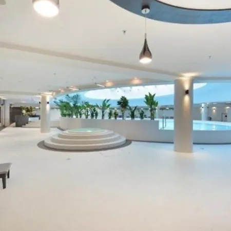 Apartment Hanza Tower Sky Pool & Jacusi & Sauna