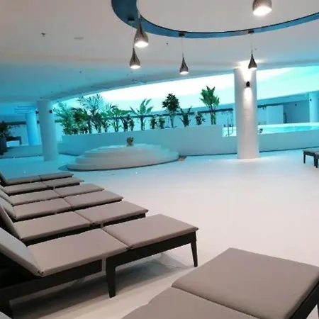 Hanza Tower Sky Pool & Jacusi & Sauna Apartment
